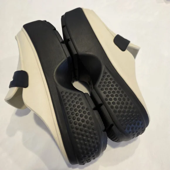 Crocs Stomp Loafers in the 'Linen Black' Women's Size 7 (Mens 5) Penny Loafer - Picture 11 of 17